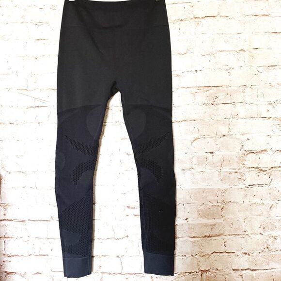 Fabletics seamless eyelet mesh compression leggings - Picture 1 of 4